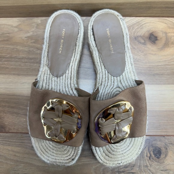 Tory Burch Double T Sandals 7 M Beige Suede Gold Logo Espadrille Slides - Picture 2 of 12